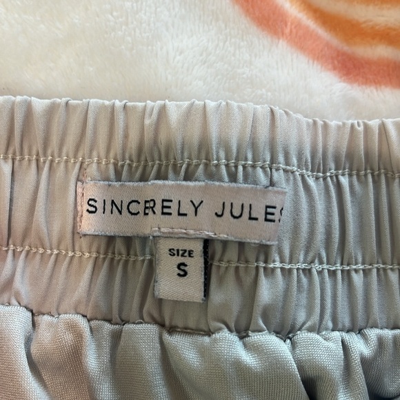 Shorts - Picture 3 of 3